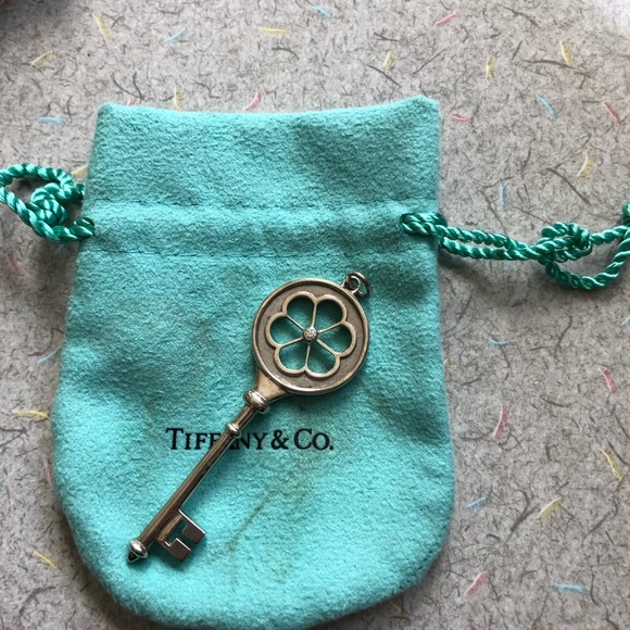 Tiffany Large blossom diamond key pendant - Picture 2 of 4